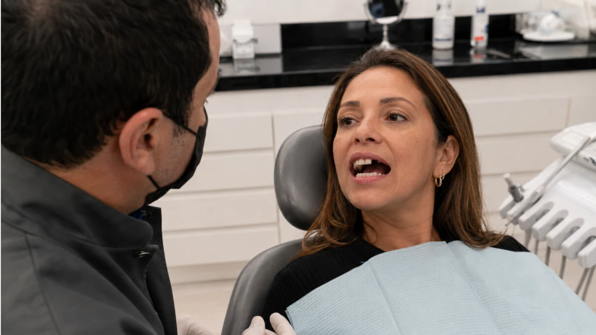 Imagem ilustrativa de avaliação de implante dentário em Itapoã BH com paciente de 40 anos